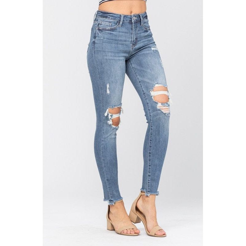 Knee destroyed skinny jeans