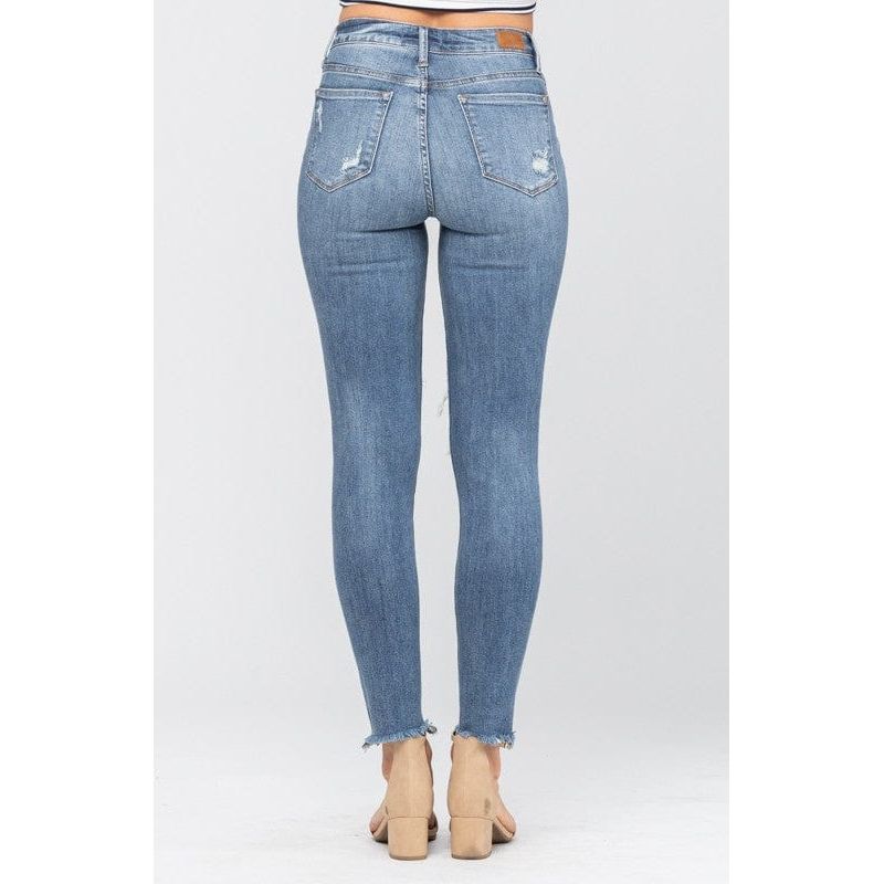 Knee destroyed skinny jeans