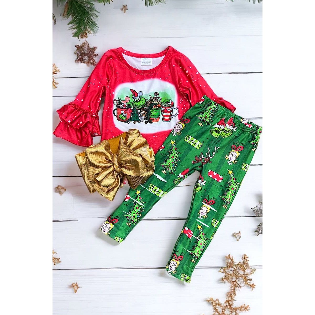 Ruffle Sleeve Top & Green Leggings.