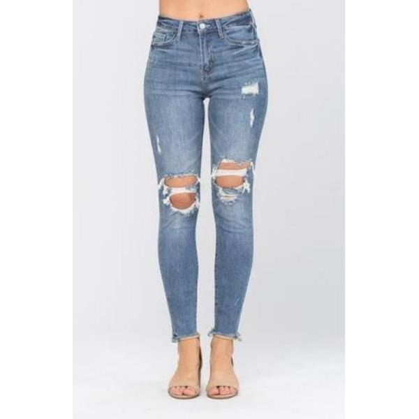 Knee destroyed skinny jeans