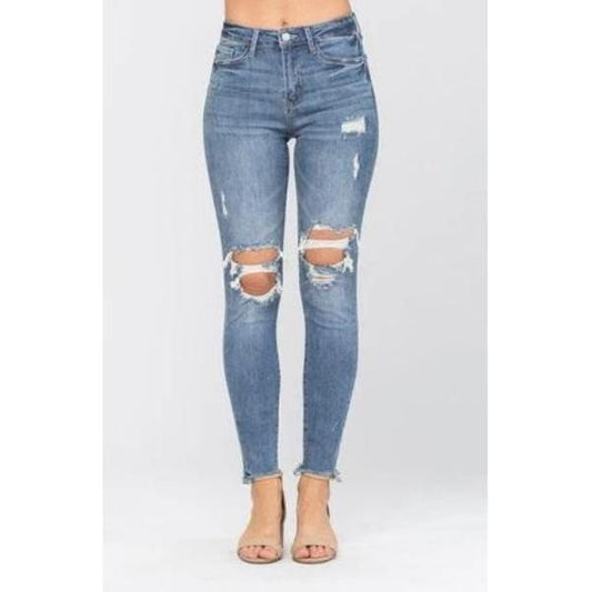 Knee destroyed skinny jeans